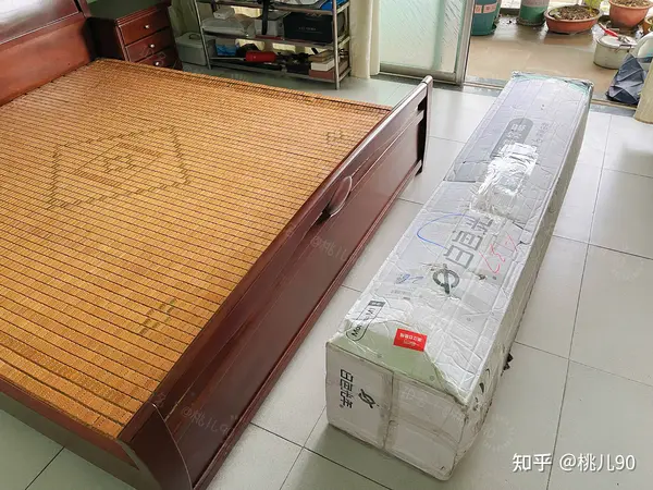 别再乱买床垫!一张好床垫对睡眠的真实影响!家用床垫推荐:白色光年M1床垫实测分享 V2 25f146c9760f15dd81434f324895007d B