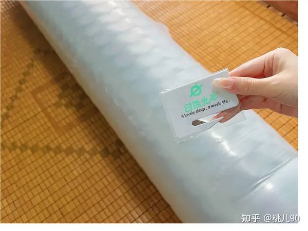 别再乱买床垫!一张好床垫对睡眠的真实影响!家用床垫推荐:白色光年M1床垫实测分享 V2 6e9d307c7aefc23c868b3e6127329046 B